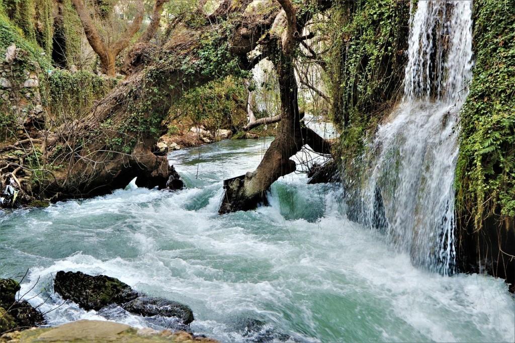 cascade et rivière
